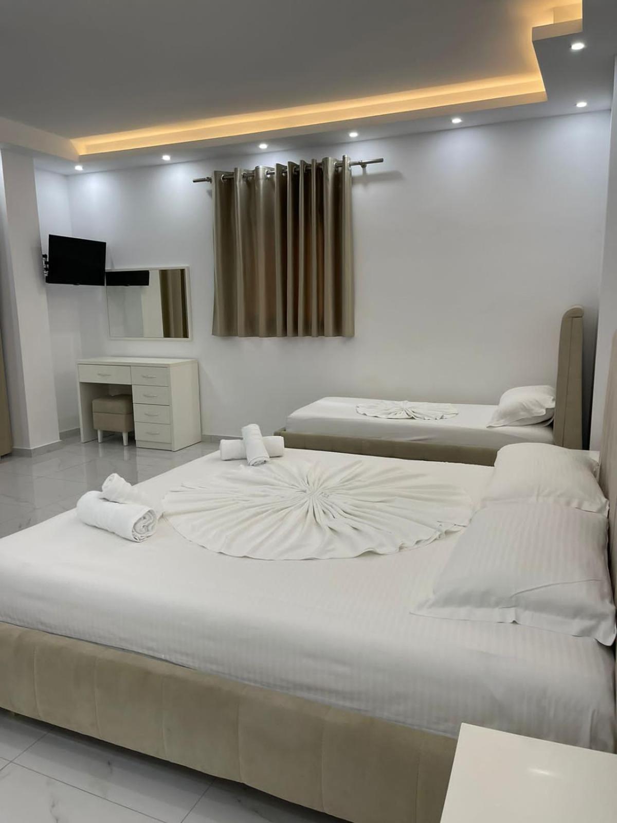 Anna Hotel Ksamil Ngoại thất bức ảnh