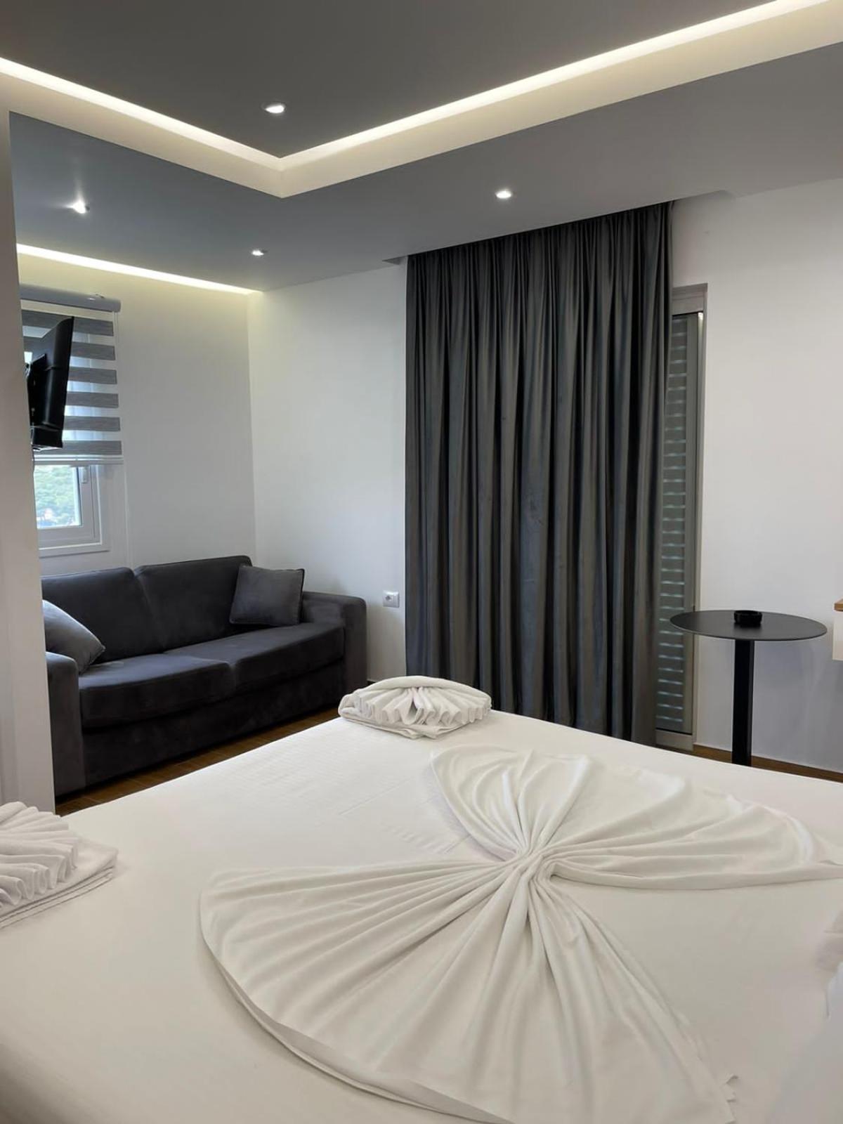 Anna Hotel Ksamil Ngoại thất bức ảnh
